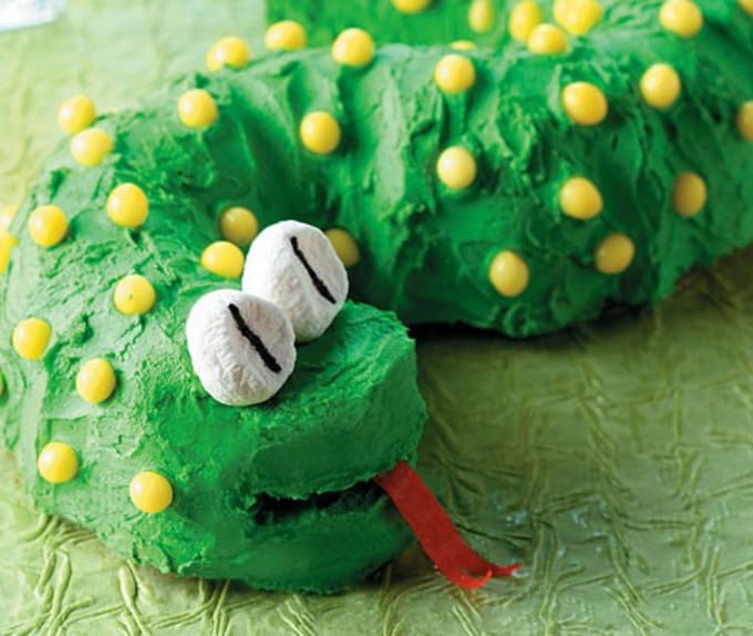 snake cake