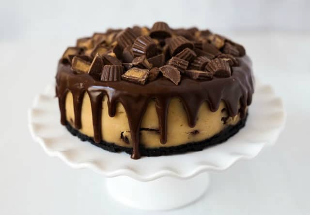 peanut butter cup drip cheesecake