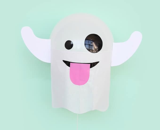DIY ghost emoji balloons