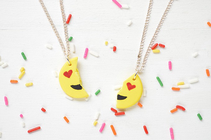 emoji best friend necklaces