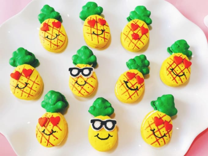 pineapple macarons