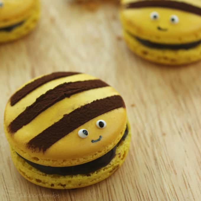 bumble bee macarons