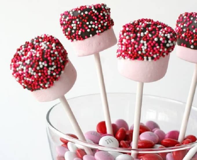 Valentine’s Day marshmallow pops