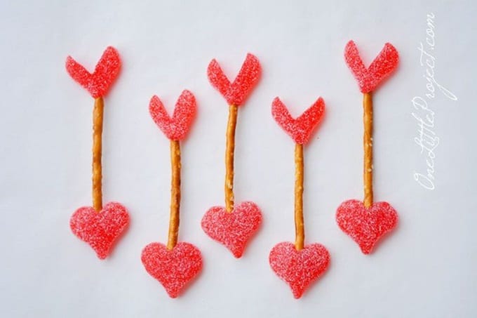 cupid arrow pretzels