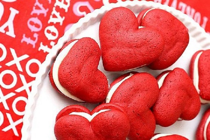 red velvet whoopie pies
