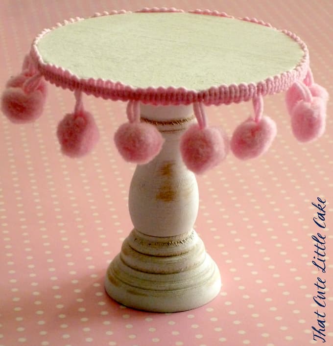 pom pom cake stand
