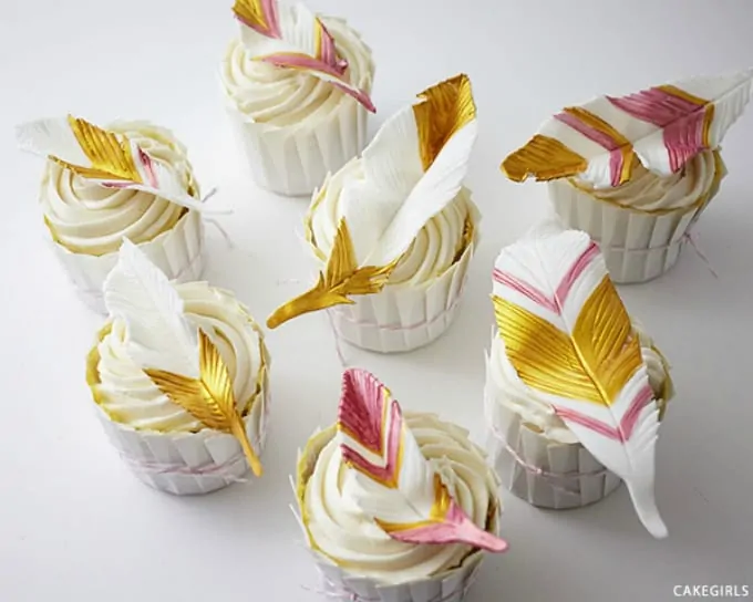diy gold feather cupcakes