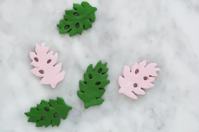 Tropical Leaf Magnets - We compiled an eye-catching list of 30 DIY tropical leaf craft ideas for you try. | Coolcrafts.com