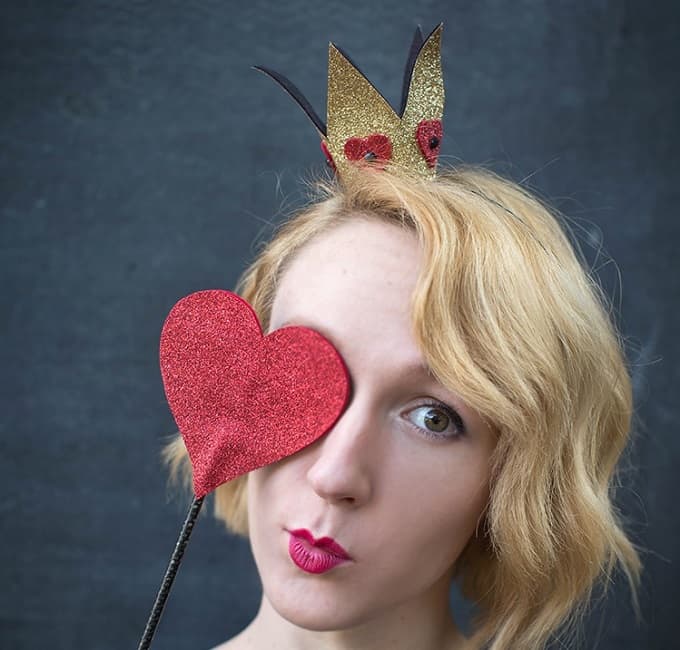 40 Diy Crowns And Tiara You Can Wear To Your Next Party Cool Crafts